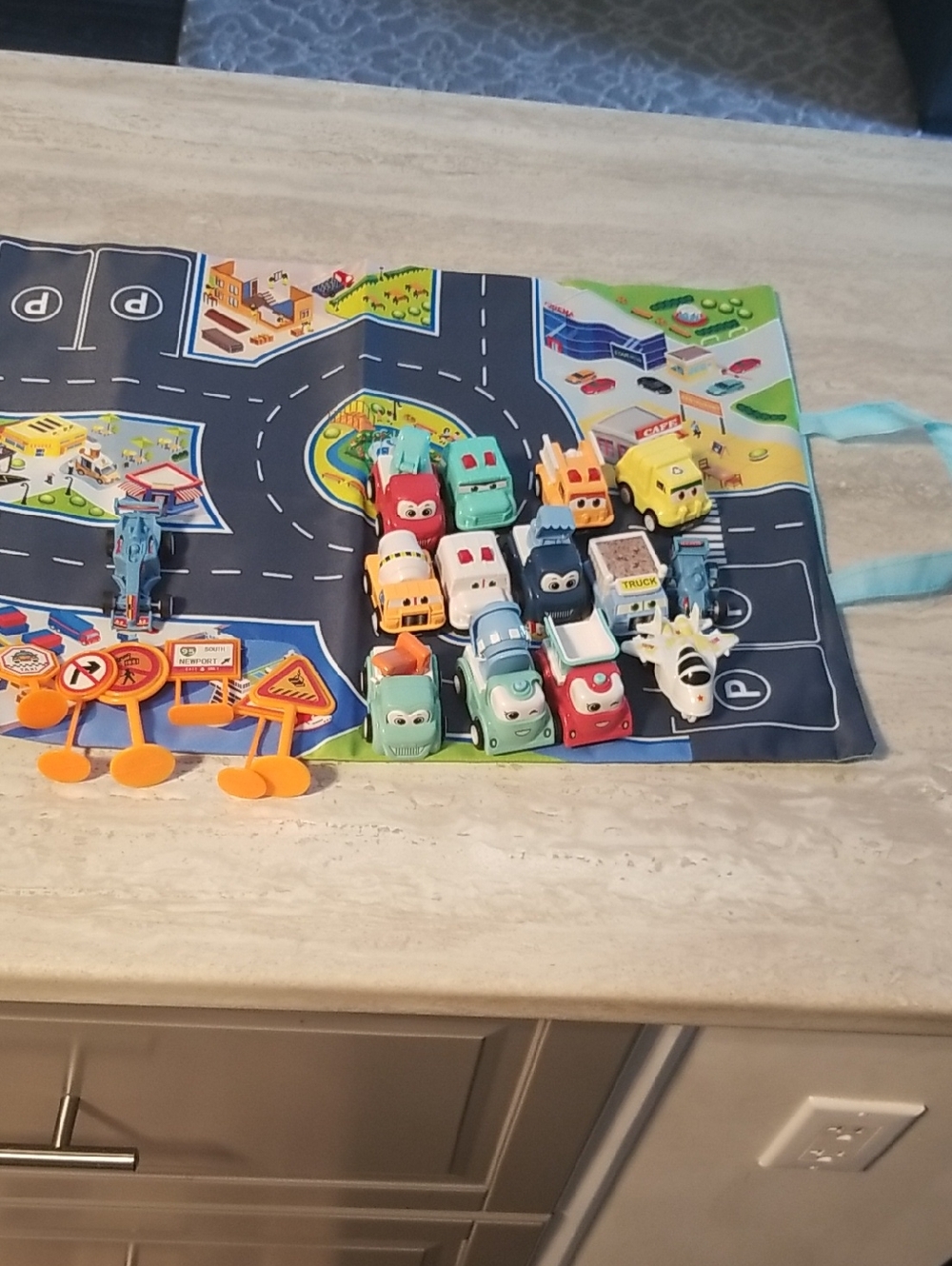 Kids Toy Car Playset with Blue Play Mat and Assorted Pull Back Vehicles